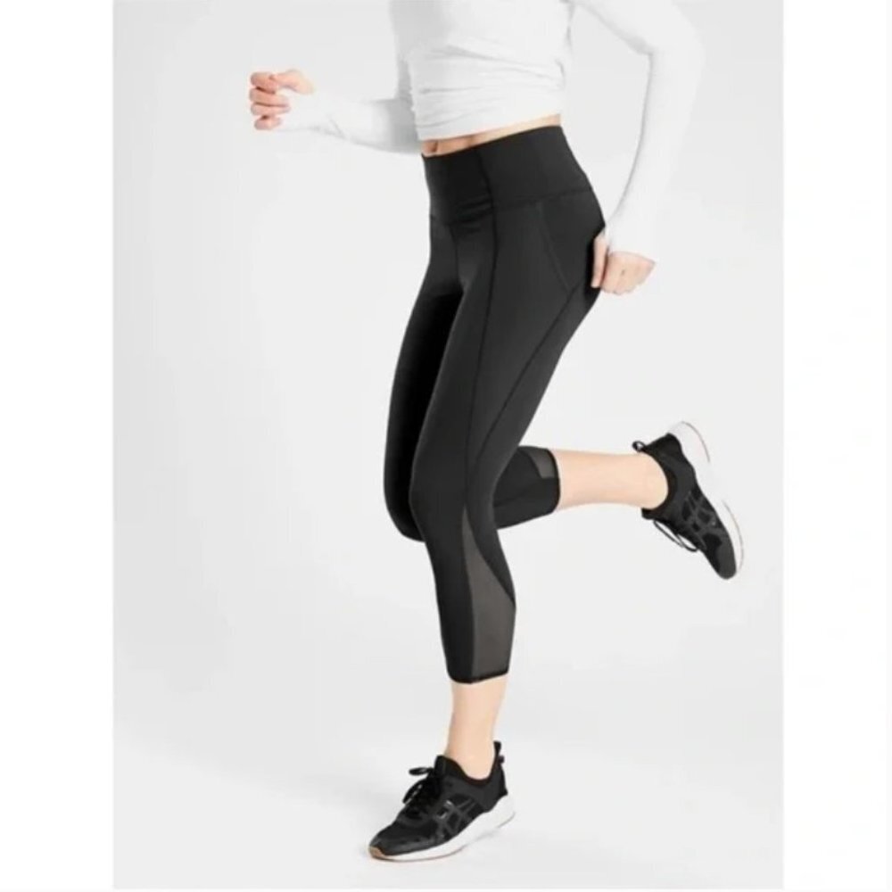 Athleta Black Lightning Capris with Pockets Size XS